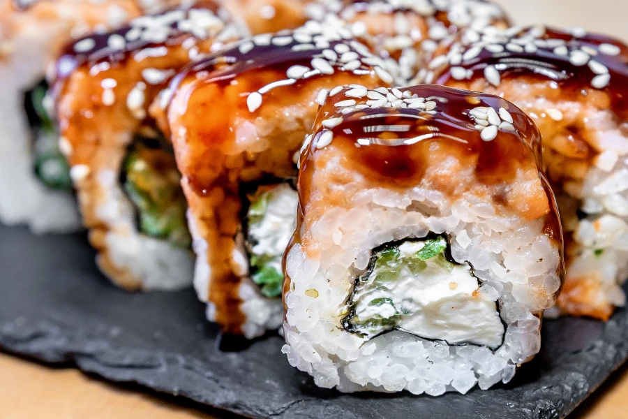 Ролл Сакана Яки