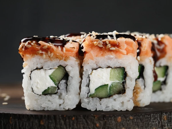 Ролл Сакана Яки