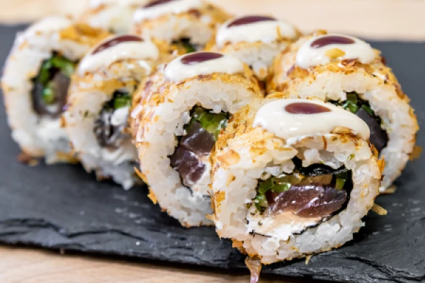 Ролл Бонито Магуро