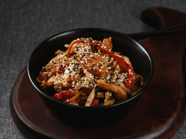 Удон с курицей и соусом терияки