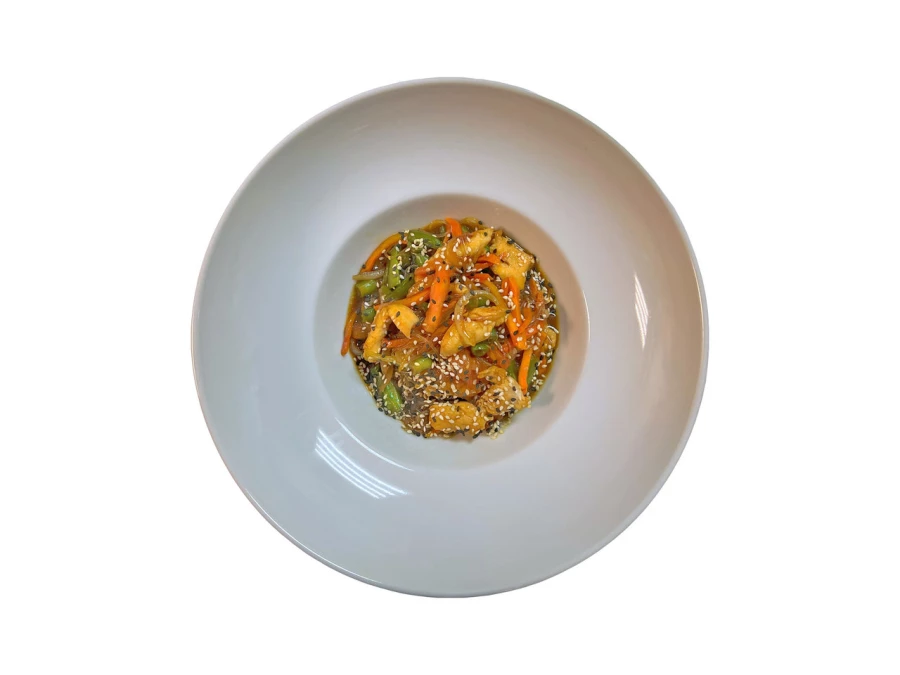 Лапша с куриным филе и овощами