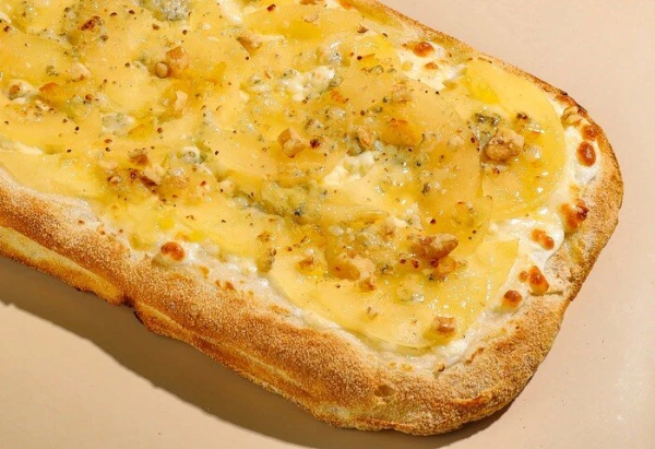 Римская пицца с грушей