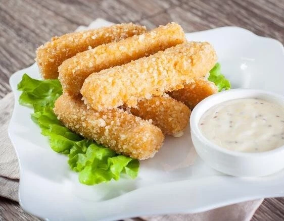 Сырные палочки со сливочно-чесночным соусом