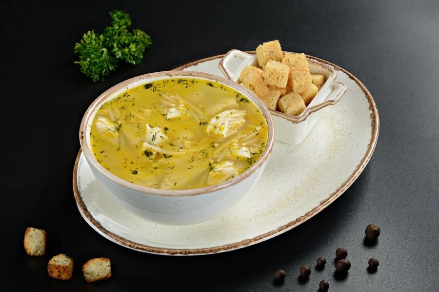 Суп куриный с лапшой 