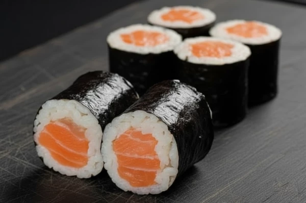 Ролл с лососем