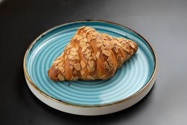 Круассан миндальный