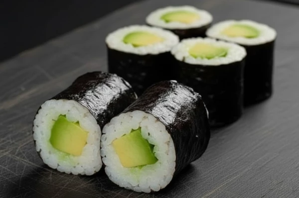 Ролл с авокадо