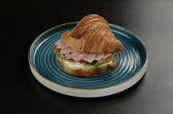 Круассан с ветчиной и сыром