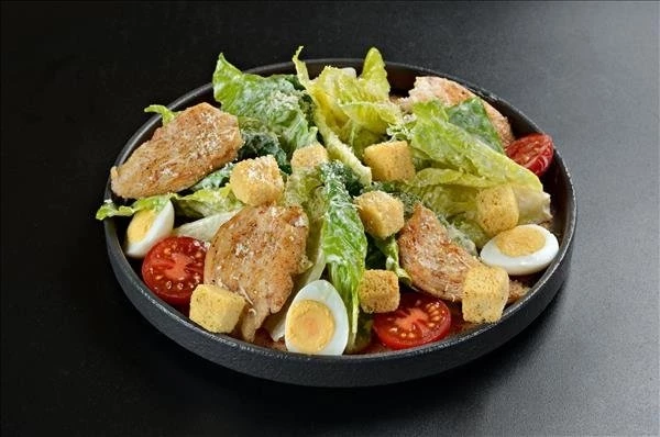 Салат Цезарь с курицей