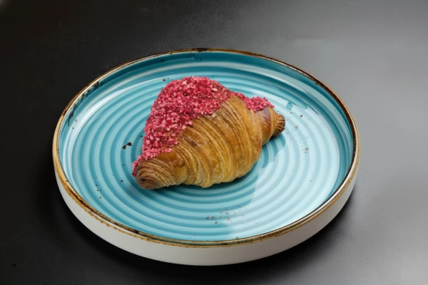 Круассан малиновый