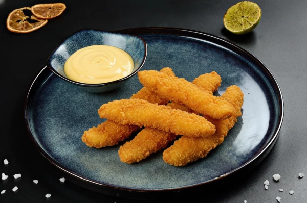 Стрипсы куриные с сырным соусом