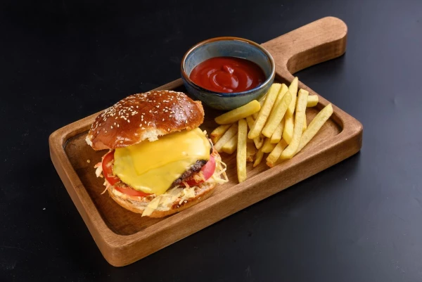 Бургер Пеппер + Картофель фри 