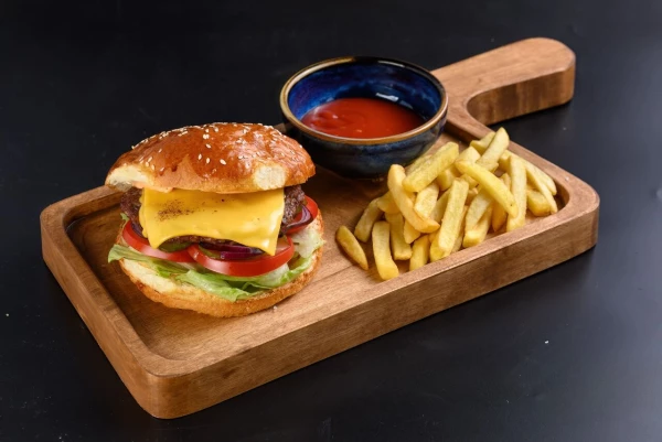 Чизбургер + Картофель фри 