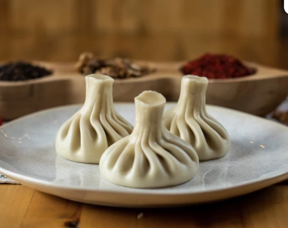 Хинкали из копченой курицы с сыром