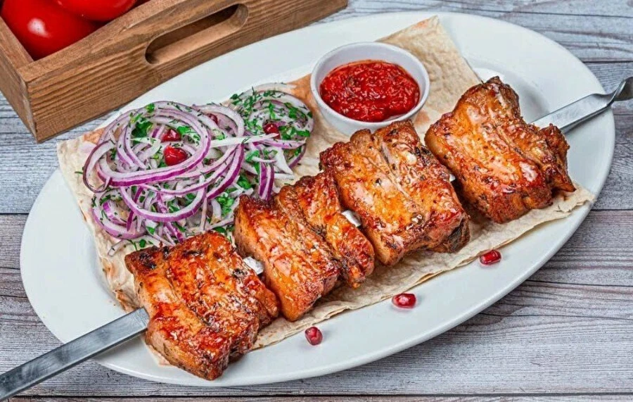 ШАШЛЫК ИЗ СВИНИНЫ «РЁБРЫШКИ»