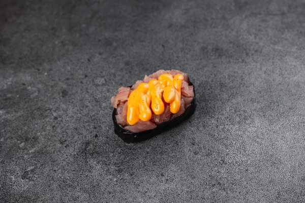 Гункан тунец запеченный