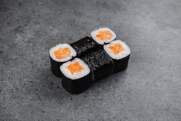 Ролл с лососем