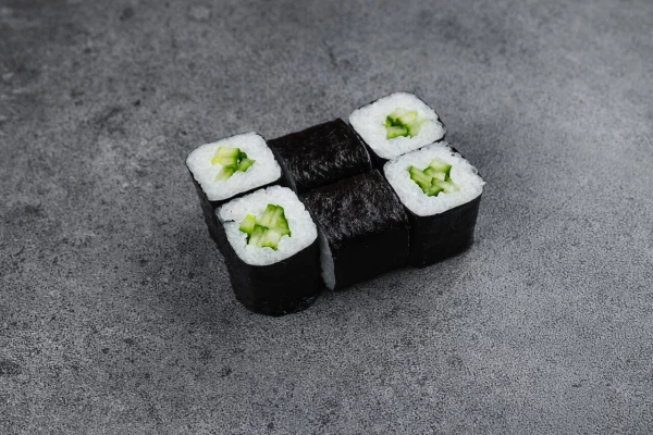 Ролл с огурцом