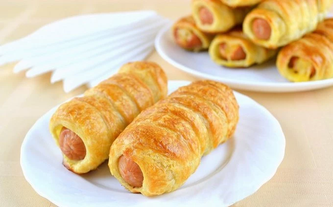 Сосиска с картофелем в слоёном тесте