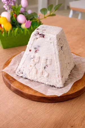 Пасха творожная с изюмом