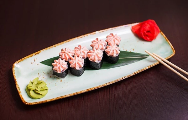 Мини с розовым соусом