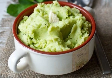 Картофельное пюре с соусом песто