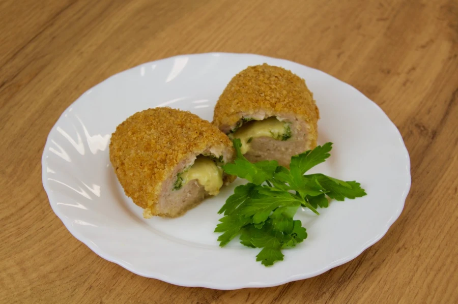 Куриный рулет с сыром и зеленью