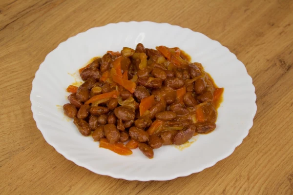 Фасоль в красном соусе