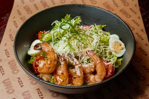 Салат Цезарь с креветками