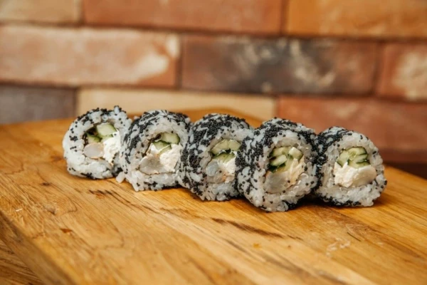 Калифорния с креветкой в икре