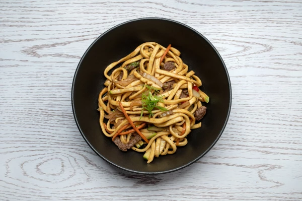 Удон с говядиной в перечном соусе