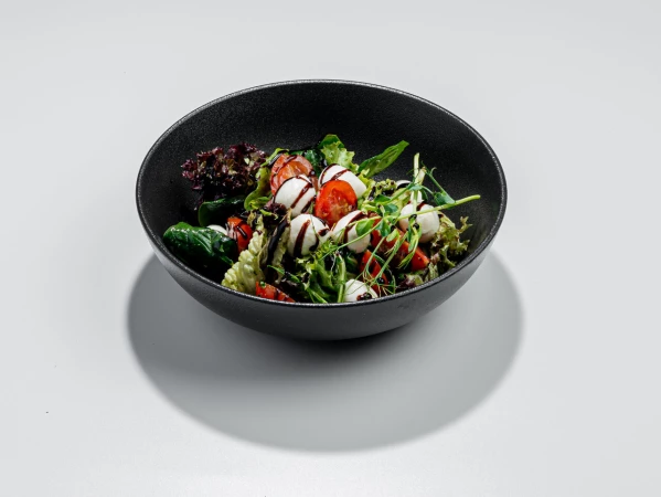 Капрезе с черри и моцареллой