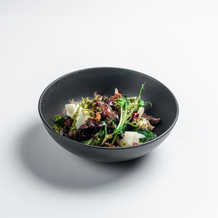 Салат с телятиной и ягодным соусом 170гр УНО