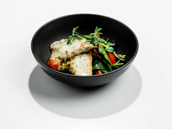 Скумбрия с соусом Песто и моцареллой