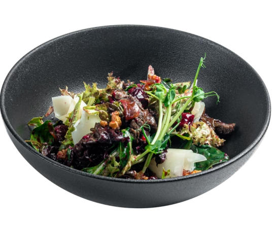 Салат с телятиной и медово-горчичным соусом