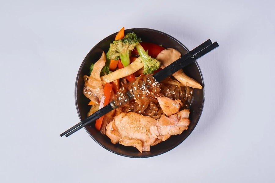 Фунчоза с курицей в соусе терияки