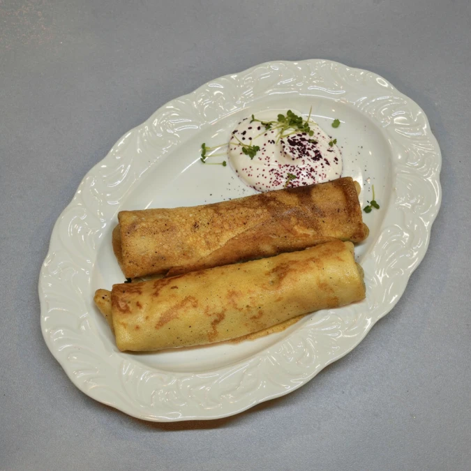 Блины фаршированные с зеленым луком и яйцом 