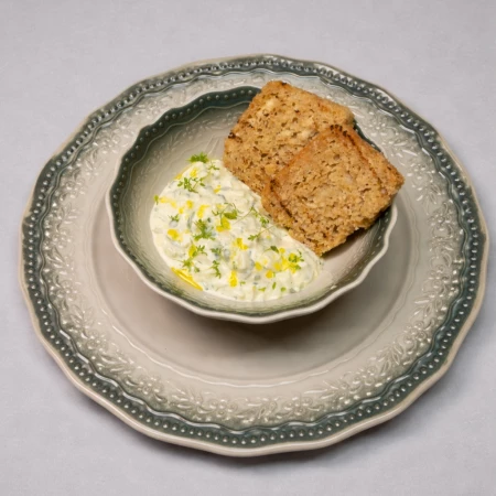 Толченка из зеленого лука с яйцом и сметаной 