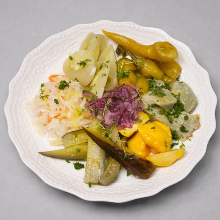 Ассорти разносолов и маринадов