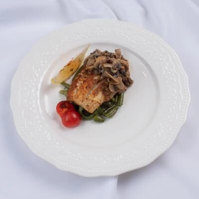Филе трески со стручковой фасолью и соусом путанеско