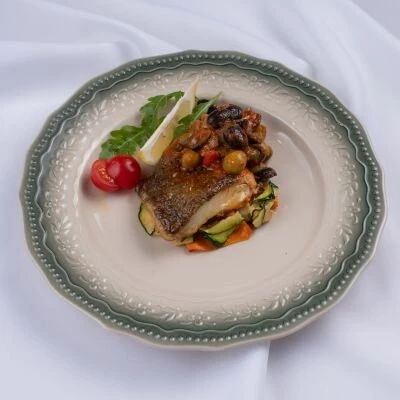 Филе палтуса с муссом из цветной капусты и соусом из копченого сыра(по сицилиски)