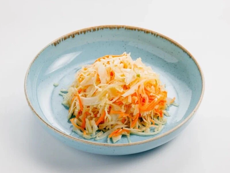 Салат с капустой и яблоком 200гр