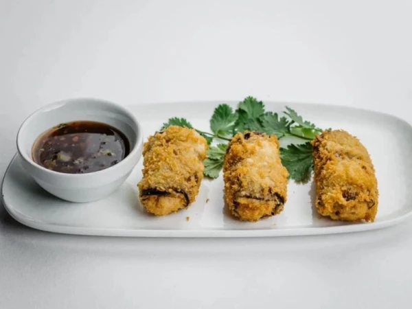 Жареные рулетики из баклажана.