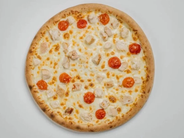 Пицца с курицей и томатами