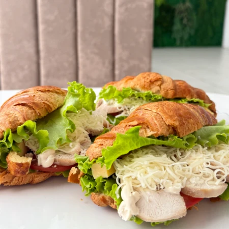 Круассан с курицей 