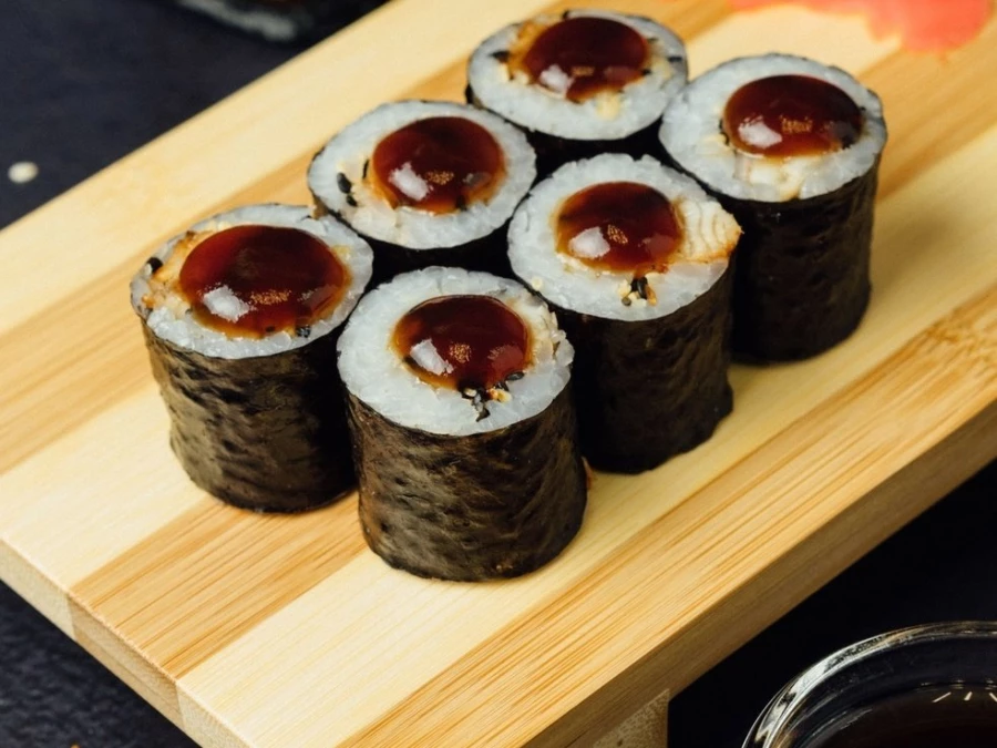 Маки-ролл с угрём