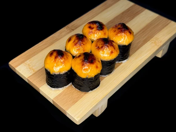 Запечённый маки ролл спайси