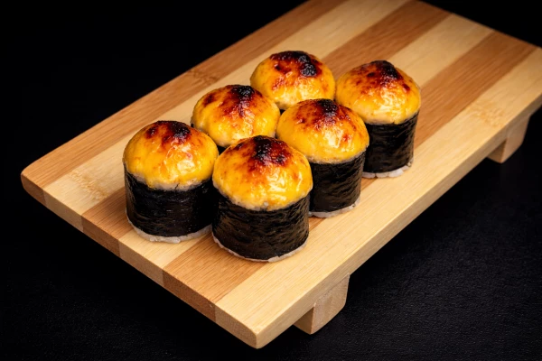 Запечённый маки ролл спайси