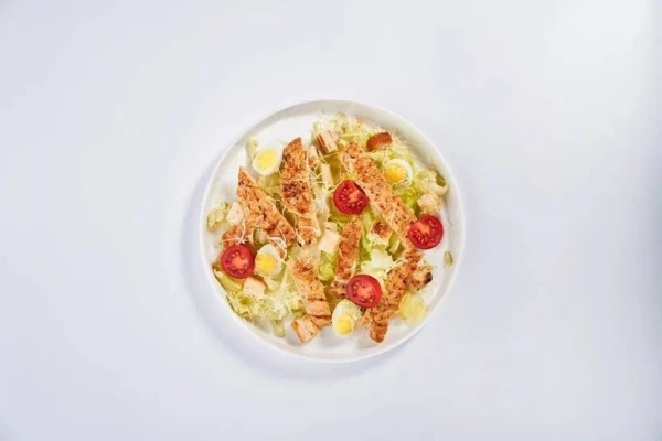 Салат Цезарь с курицей