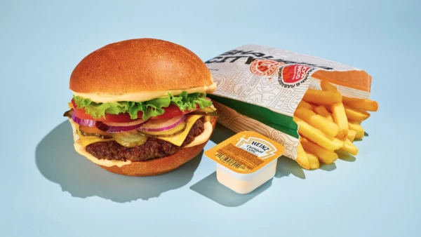 Бургер ТОП с фри и сырным соусом 